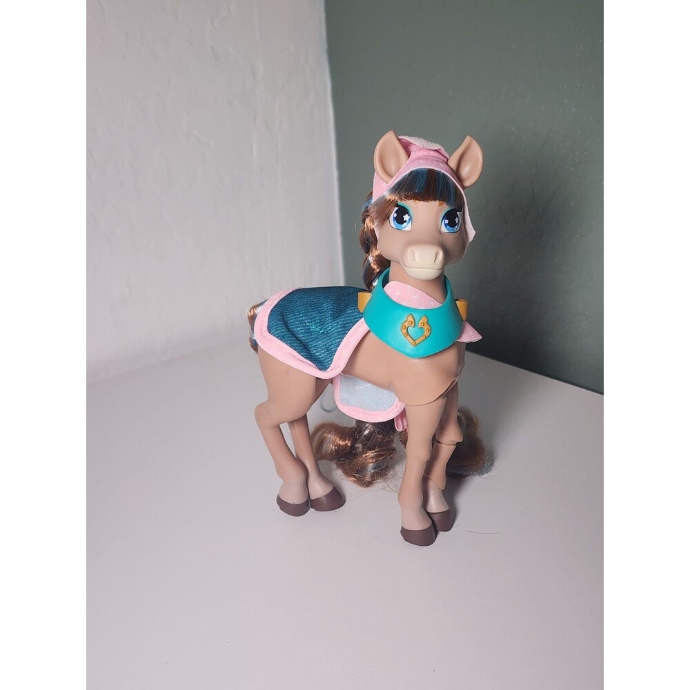 Wild Manes Cocoa Horse Doll Figure with Outfit Great Condition